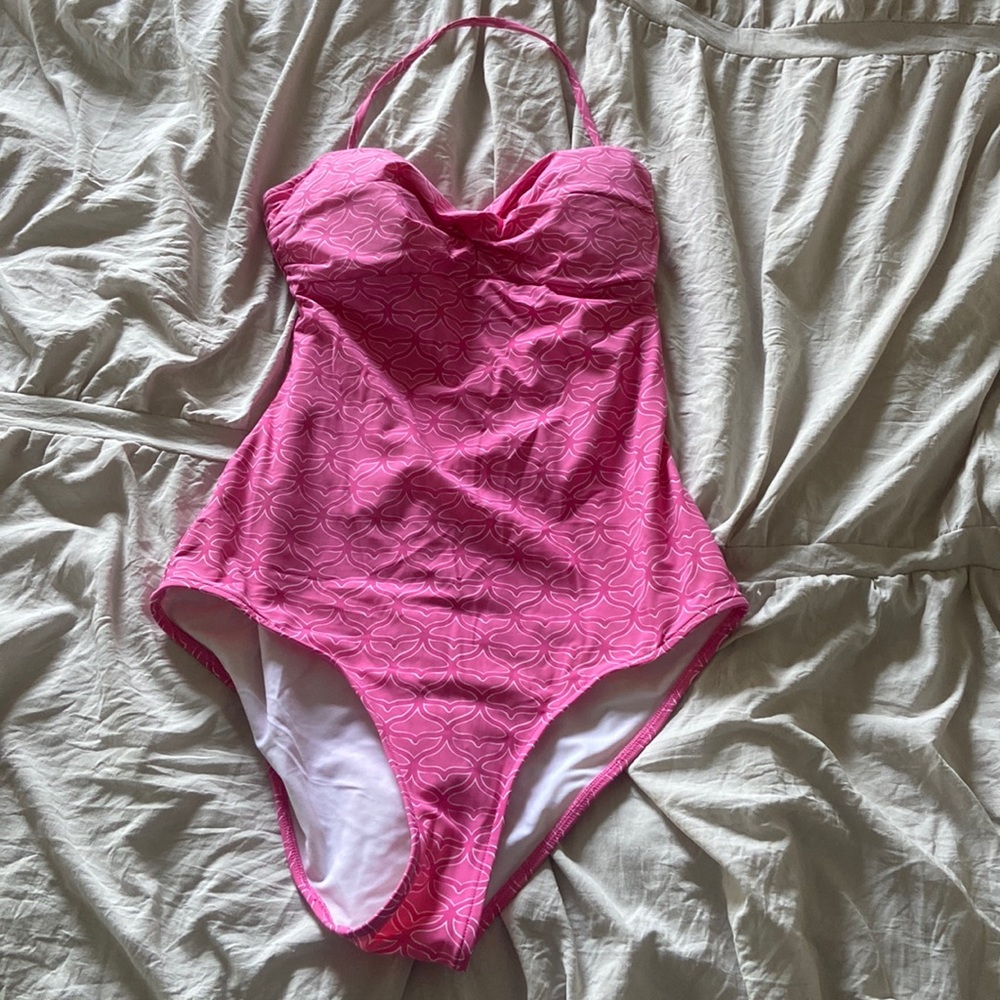 Pink Vineyard Vines one piece breathing suit (size S) strap detachable